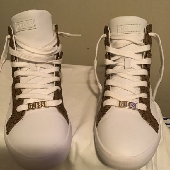 🔥GUESS, women’s size 9M, super clean, pre-owned, see photos - Picture 3 of 6